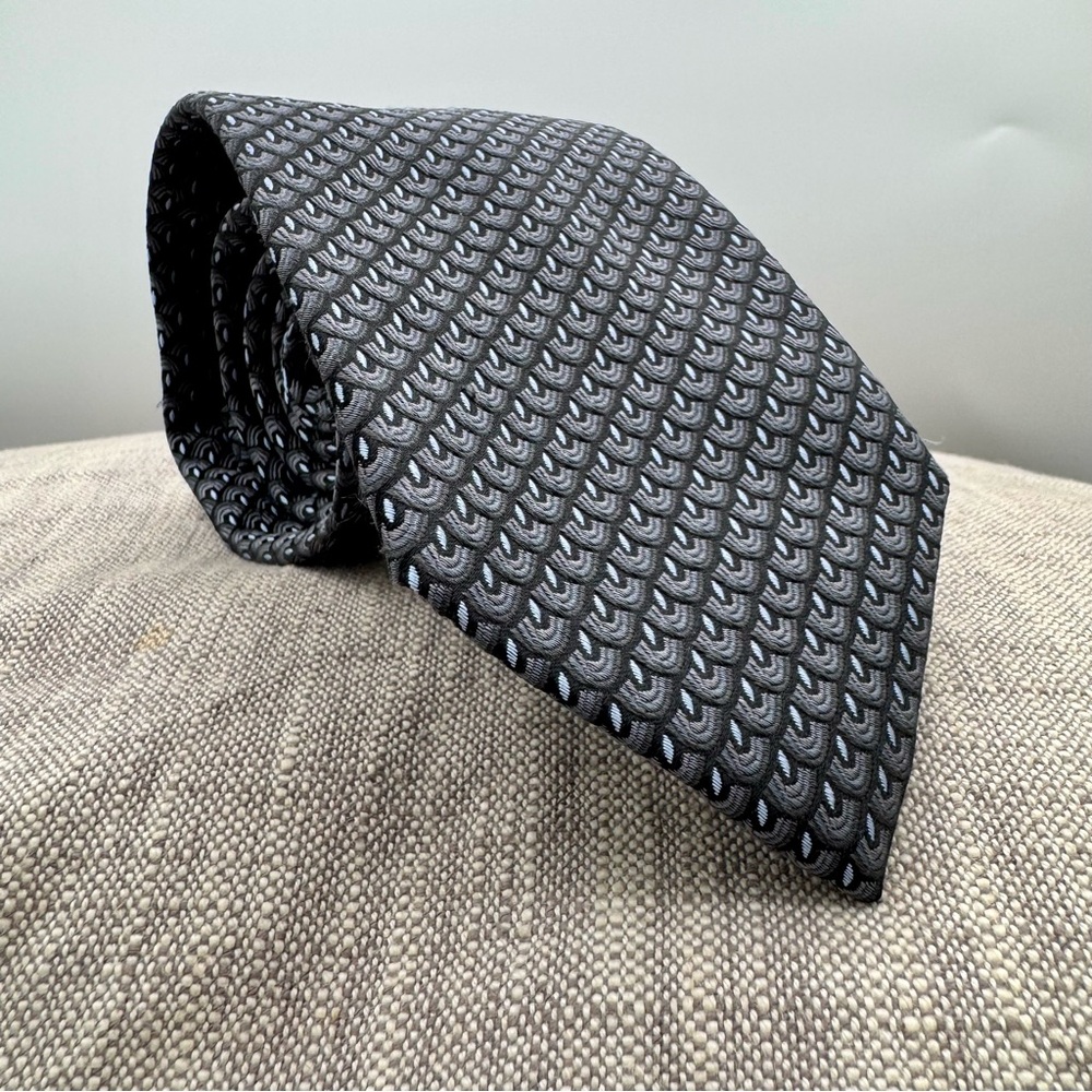 NWT Jos. A. Bank Signature‎ Silk Gray Peacock Scallop Jacquard Tie